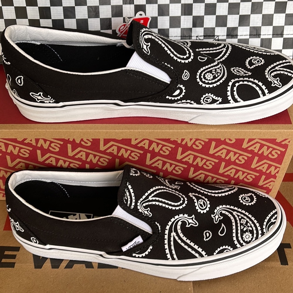 Vans Men’s Classic Slip On Peace Paisley Black/True White sneakers - Picture 2 of 16
